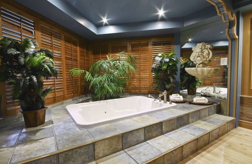 Ste. Foy Hotel | Eco-Friendly Retreat at Hôtel Québec Inn with Pool & Spa
