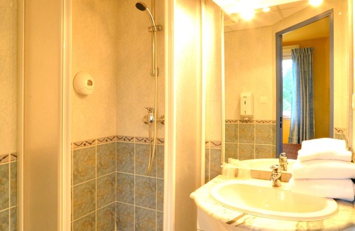 Avermes Hotel | Discover Hôtel & Résidence Avermes: Family-Friendly Retreat