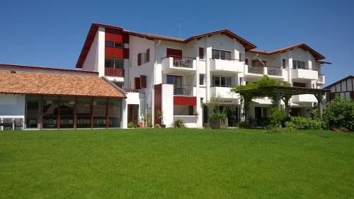 Souraide Hotel | Discover Hôtel Résidence Bergara: Pool, Spa & Pet Friendly