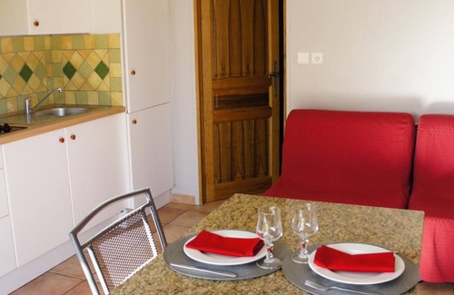 Loriol-du-Comtat House | Inviting Hôtel Résidence Les Peupliers with Ocean View & Pool