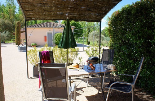 Loriol-du-Comtat House | Inviting Hôtel Résidence Les Peupliers with Ocean View & Pool
