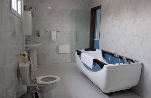 Bonapriso Hotel | Discover Hôtel Résidence St David: Family-Friendly Getaway