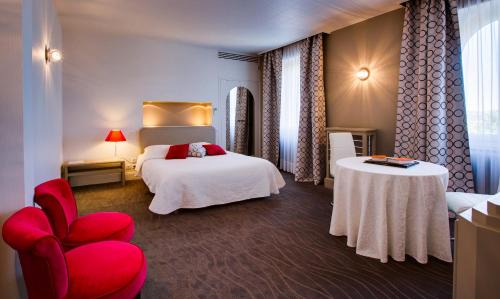 Chamalieres Hotel | Pet-Friendly Hôtel Radio - Teritoria with Great Amenities