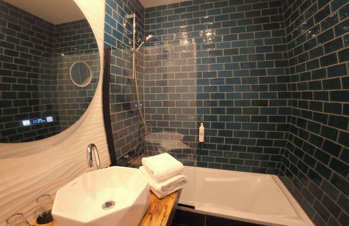 Castres Hotel | Unwind at Hôtel Renaissance: 4-Star Comfort & Pool Access