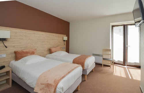Saint-Jean-de-Maurienne Hotel | Cozy Hôtel Restaurant du Nord: Spa, Dining & Family Fun
