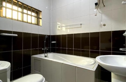 Porto-Novo Hotel | Budget-Friendly Hôtel Residence Santa Claudia with Breakfast