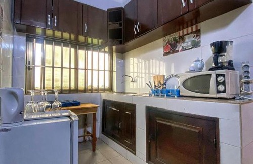 Porto-Novo Hotel | Budget-Friendly Hôtel Residence Santa Claudia with Breakfast