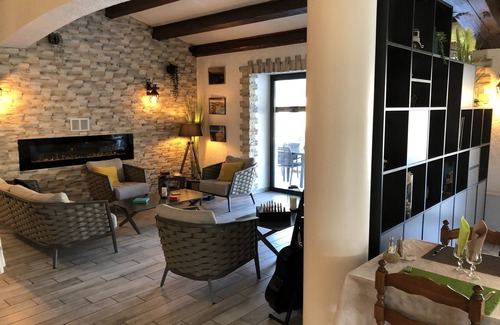 Les Salles-sur-Verdon Hotel | Discover Hôtel Restaurant L'Ermitage: Spa & Pool Retreat