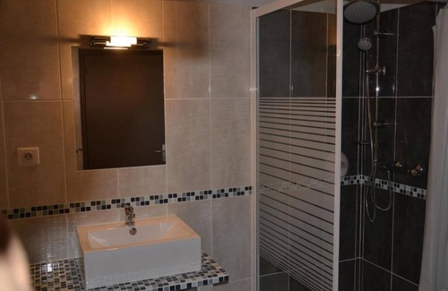 Sainte-Foy-la-Grande Hotel | Discover Comfort at Hôtel Restaurant Le Victor Hugo