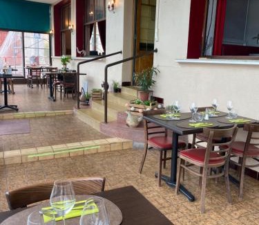 Verdun-sur-le-Doubs Hotel | Discover Hôtel Les Trois Maures: Family-Friendly Retreat