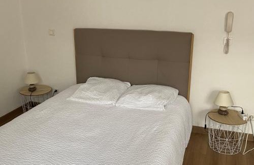 Verdun-sur-le-Doubs Hotel | Discover Hôtel Les Trois Maures: Family-Friendly Retreat