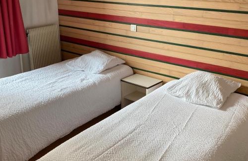 Verdun-sur-le-Doubs Hotel | Discover Hôtel Les Trois Maures: Family-Friendly Retreat