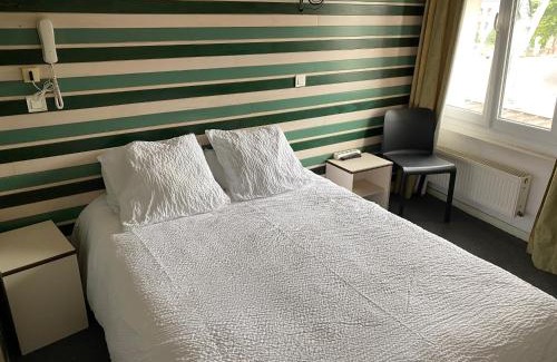 Verdun-sur-le-Doubs Hotel | Discover Hôtel Les Trois Maures: Family-Friendly Retreat