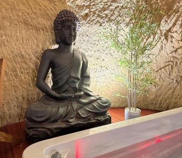 Luynes Hotel | Relax at Le XII de Luynes: Spa & Dining Experience