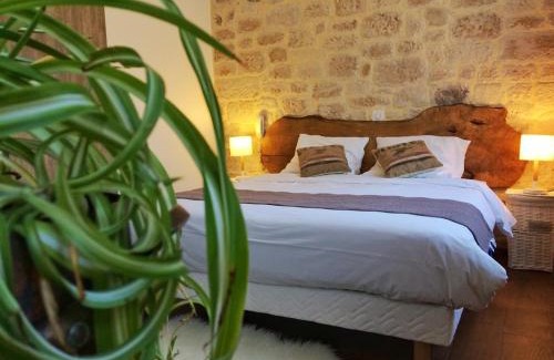 Cabrerets Hotel | Discover Hôtel Restaurant des Grottes du Pech Merle
