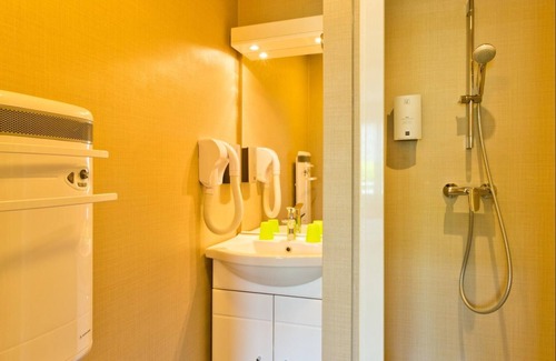 Les Ancizes-Comps Hotel | Relax at Hôtel Restaurant Belle Vue with Pool & Breakfast
