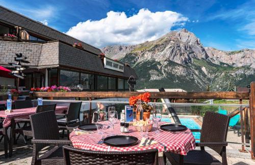 Puy-Saint-Vincent Hotel | Pet-Friendly Hôtel Restaurant Saint Roch with Spa & Pool