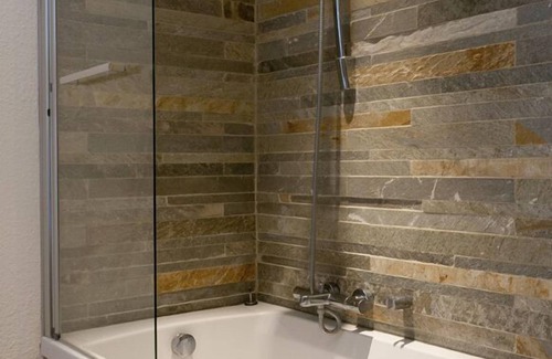 Sainte-Menehould Hotel | Discover Hôtel Restaurant Le Cheval Rouge with Pool & Dining