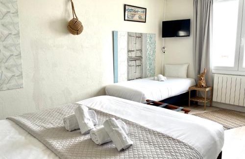 Carnon-Plage Hotel | Coastal Retreat at Hôtel Restaurant Gédéon - Oceanfront Bliss