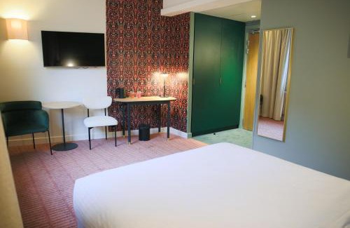 Mutzig Hotel | Welcoming Hôtel L'Ours De Mutzig: Pet Friendly & Ocean Views
