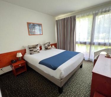 Rochefort Hotel | Discover Hôtel-Restaurant La Belle Poule with Ocean Views