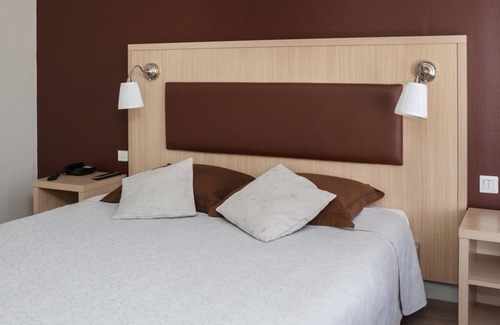 Amboise Hotel | Budget-Friendly Hôtel Restaurant La Bonne Etape with Breakfast