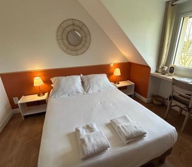 Erdeven Hotel | Oceanfront Comfort at Hôtel Restaurant La Voile Bleue