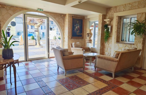 Nogaro Hotel | Comfortable Hôtel Restaurant Le Commerce with Spa & Dining