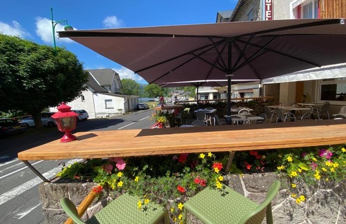 Jassat Hotel | Pet-Friendly Hôtel Restaurant Le Grillon with High Ratings