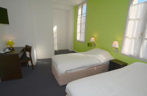 Gemozac Hotel | Discover Hôtel Restaurant Le Lion d'Or: Rated 8.6/10