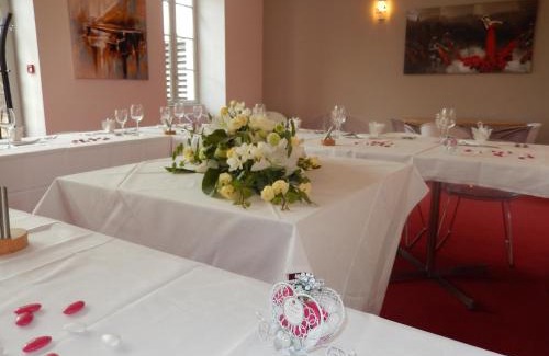 Gemozac Hotel | Discover Hôtel Restaurant Le Lion d'Or: Rated 8.6/10
