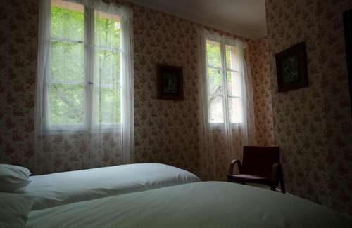 Massegros Causses Gorges Hotel | Comfortable Hôtel-Restaurant Le Parisien with Family Amenities