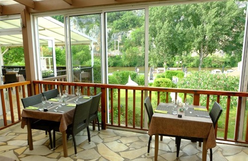 Bouzies Hotel | Pet-Friendly Hôtel Restaurant Les Falaises with Ocean Views