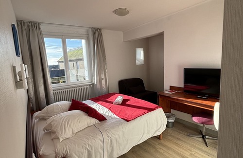 Concarneau Hotel | Discover Hôtel Restaurant Les Oceanides: Family-Friendly Retreat
