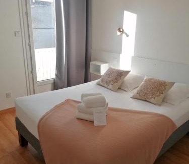 Etauliers Hotel | Experience Oceanfront Bliss at Hôtel Restaurant Platanes