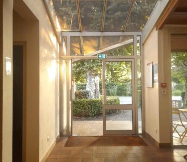 Etauliers Hotel | Experience Oceanfront Bliss at Hôtel Restaurant Platanes