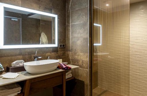 Chaudes-Aigues Hotel | Discover Hôtel & Restaurant Sodade: Pet Friendly Retreat