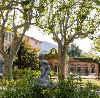 Gemenos Hotel | Elegant La Magdeleine with Oceanfront Views & Pool Access