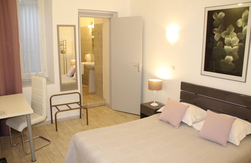 Castres Hotel | Discover Comfort at Hôtel Rivière: Family-Friendly Stay
