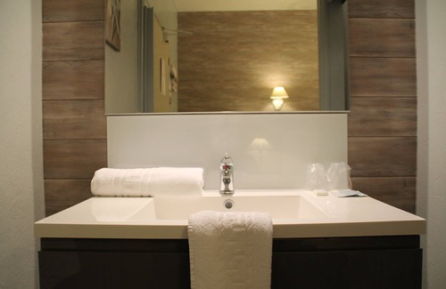 Castres Hotel | Discover Comfort at Hôtel Rivière: Family-Friendly Stay