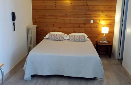 Castres Hotel | Discover Comfort at Hôtel Rivière: Family-Friendly Stay