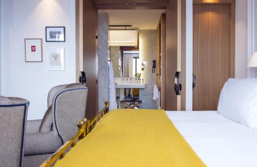 Evian-les-Bains Hotel | Elegant Hôtel Royal: 5-Star Stay with Oceanfront Bliss