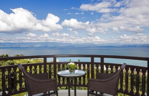 Evian-les-Bains Hotel | Elegant Hôtel Royal: 5-Star Stay with Oceanfront Bliss