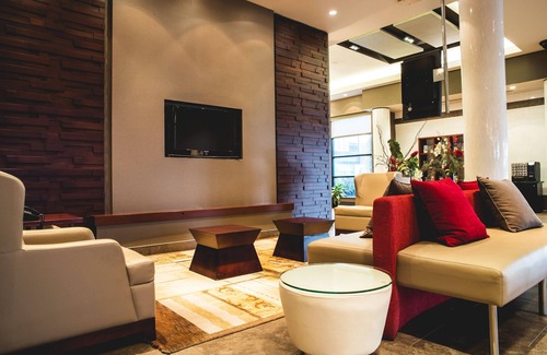 The Triangle Hotel | Discover Hôtel Ruby Foo's: Pool, Spa & Family Amenities
