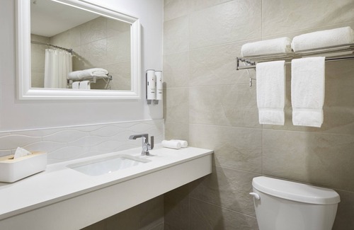 The Triangle Hotel | Discover Hôtel Ruby Foo's: Pool, Spa & Family Amenities