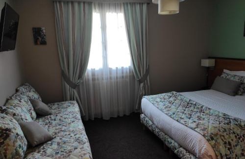 Saint-Jean-de-Maurienne Hotel | Discover Hôtel Saint-Georges: Oceanfront with Pet-Friendly Perks