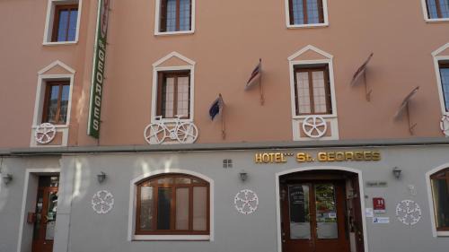 Saint-Jean-de-Maurienne Hotel | Discover Hôtel Saint-Georges: Oceanfront with Pet-Friendly Perks
