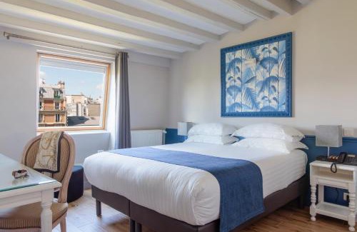 Quartier de la Folie-Mericourt Hotel | Discover Hôtel Saint Martin Bastille - Family-Friendly Retreat