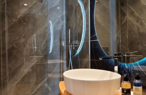 Albo Hotel | Discover Hôtel Saint Roch: Family-Friendly with Top Ratings