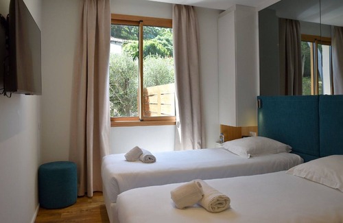 Albo Hotel | Discover Hôtel Saint Roch: Family-Friendly with Top Ratings